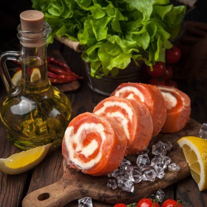 Рулеты для запекания из Кеты с сыром и кедровым орехом