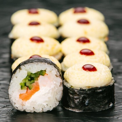 Ролл с тигровой креветкой, лососем и сливочным сыром (8шт)