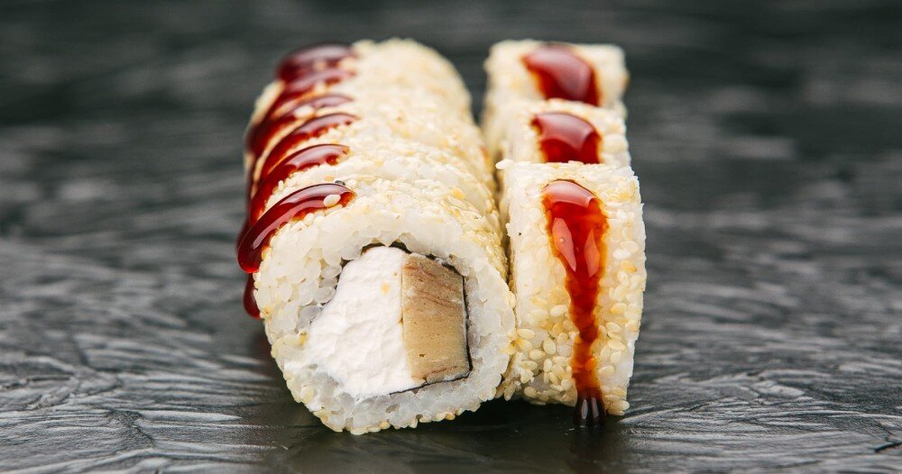 Ролл с японским омлетом томаго и сливочным сыром (8шт)