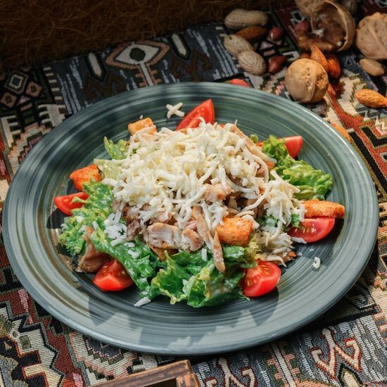 Салат с курочкой на мангале "Цезаридзе"