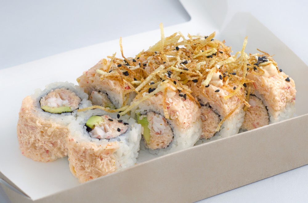 Ролл со спайси-крабом, креветкой и авокадо