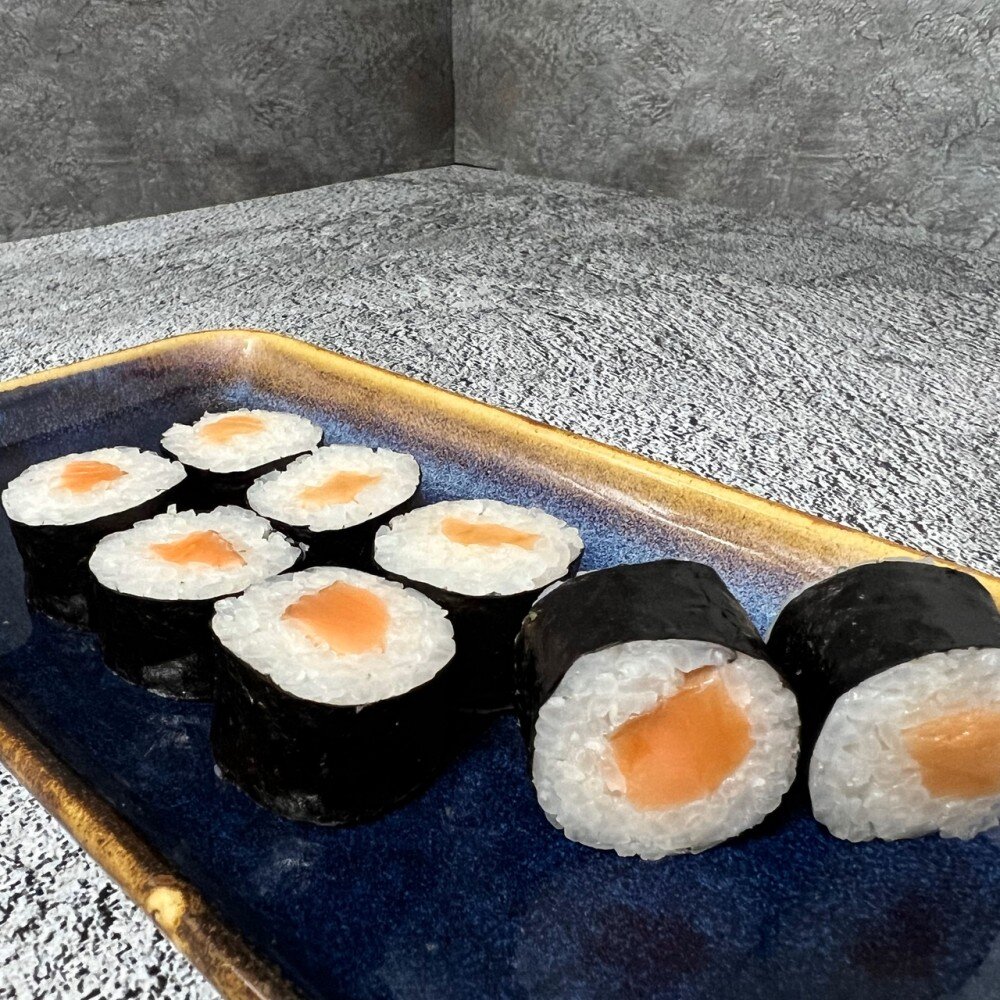 Ролл с лососем