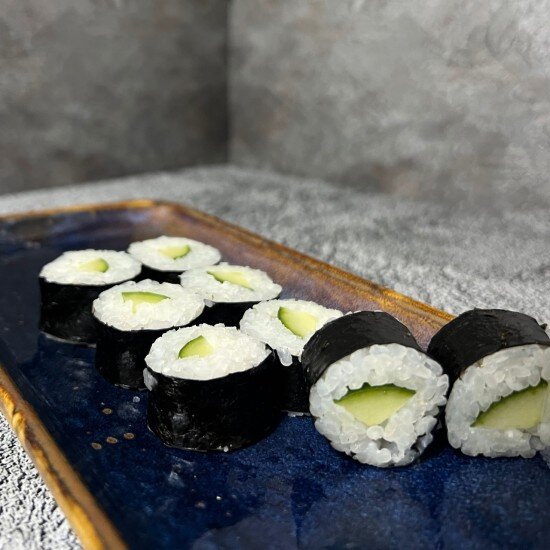 Ролл с огурцом