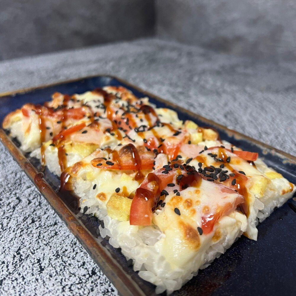 Суши-пицца с креветкой