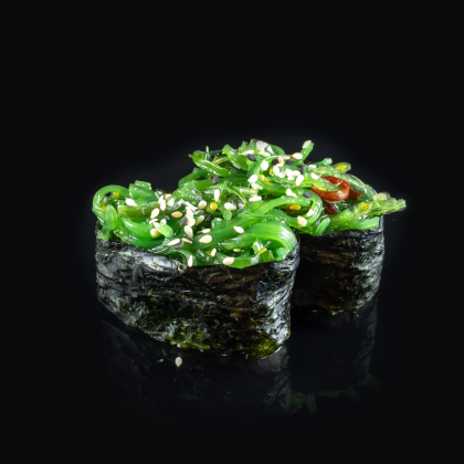 нигири с маринованными водорослями