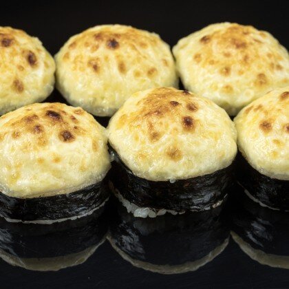 Запечённый с крабом и сырным соусом