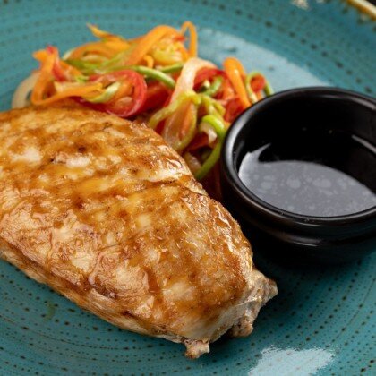 Куриная грудка с овощами