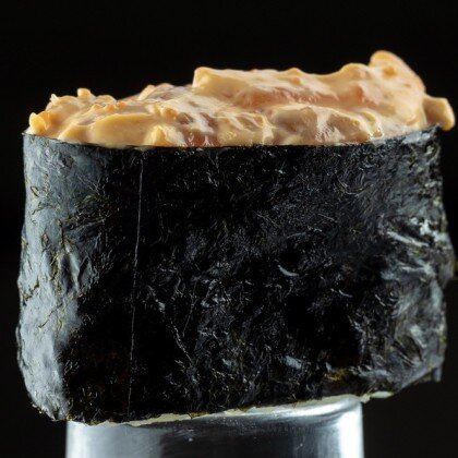 Спайси суши лосось