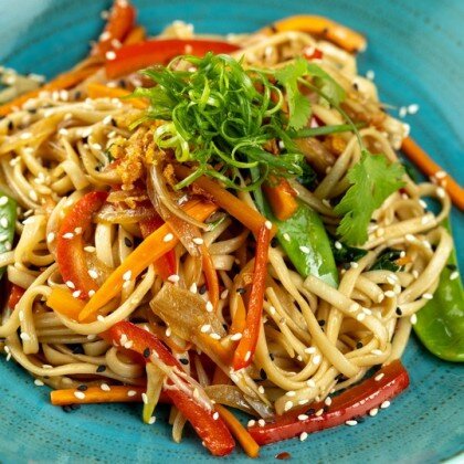 Пшеничная лапша с овощами