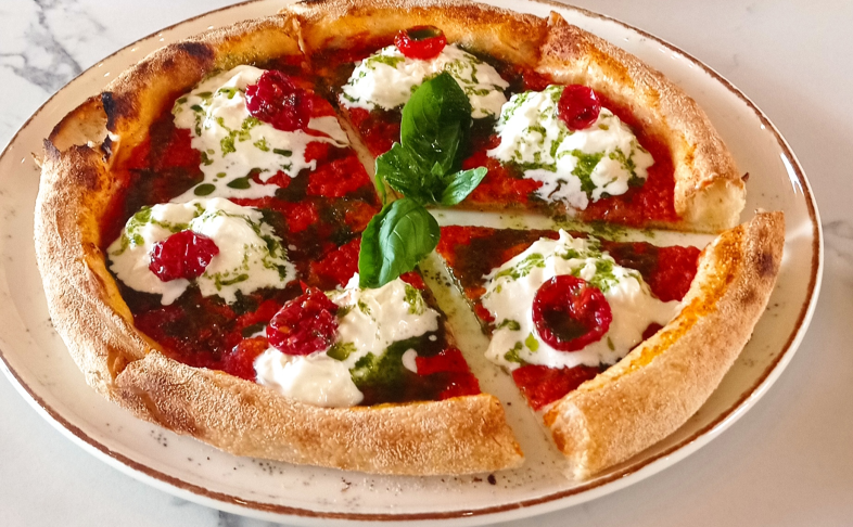 Пицца "Страчателла с вялеными томатами"