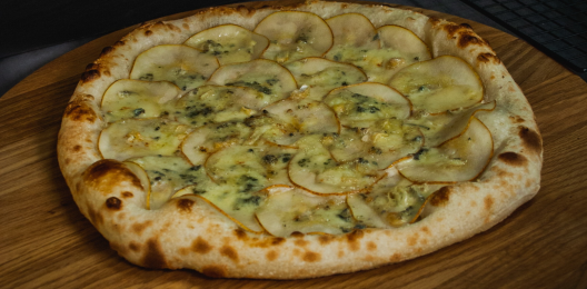 Пицца "Груша и горгонзола"