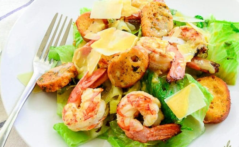 Салат "Цезарь с креветками"