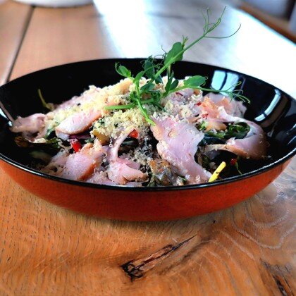 Салат с овощами гриль и томленой индейкой