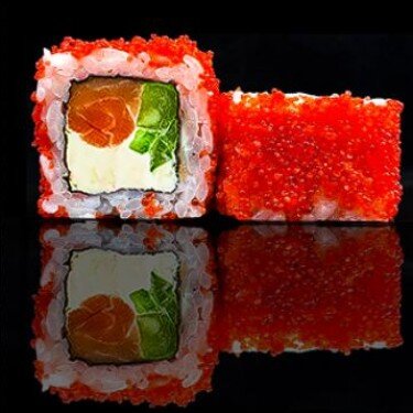 Ролл «Калифорния с лососем»