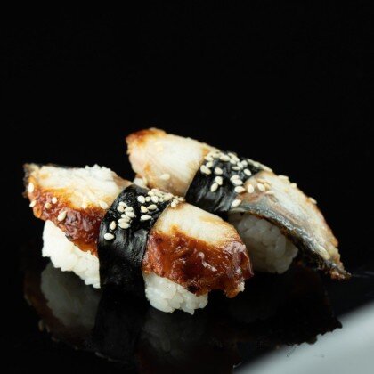 нигири с копченым угрем