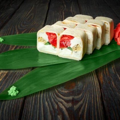 Ролл «Мексиканец с томаго»