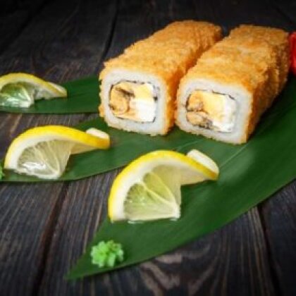 Ролл «Жареный с мидиями»