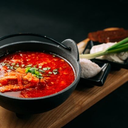 Копченый борщ со свининой и печеным корнем сельдерея