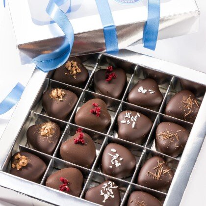 Ассорти из 16 шоколадных пп-конфет в форме сердца