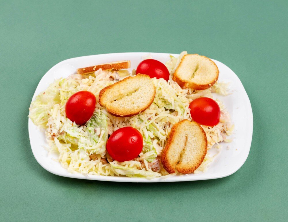 Салат Цезарь с курицей