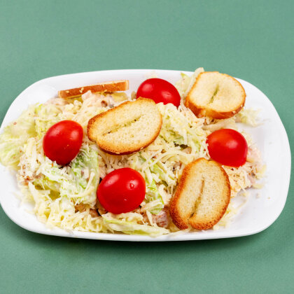 Салат Цезарь с курицей