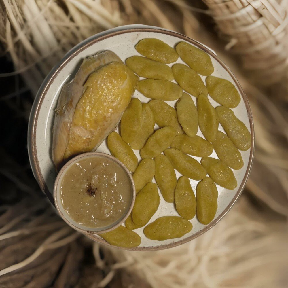 Ахьар-галнаш (кукурузные галушки с курицей) грудка