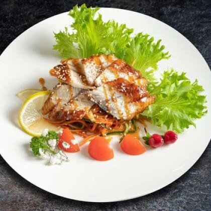 Салат с угрем