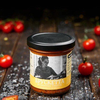 Брускетта из вяленых томатов с кедровыми орешками