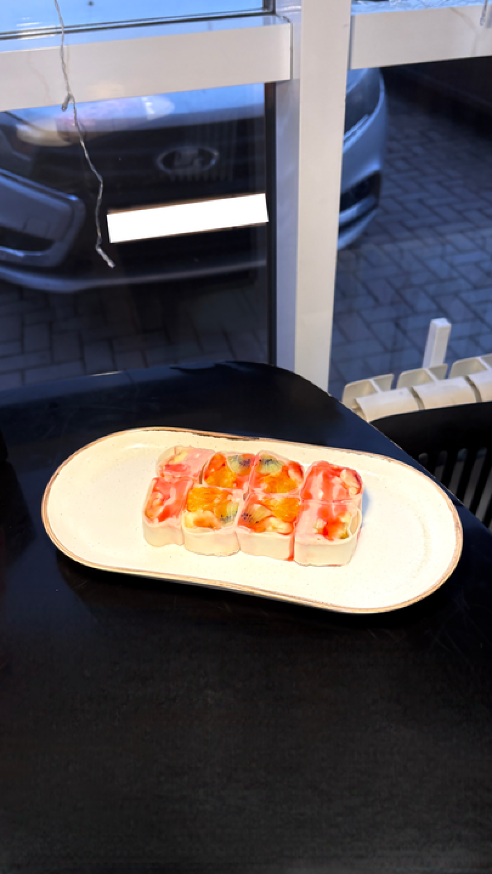 Фруктовый Ролл-Микс с топпингом Клубника