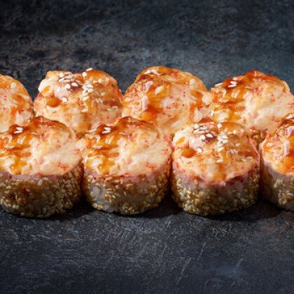 Запеченный ролл с лососем и креветкой