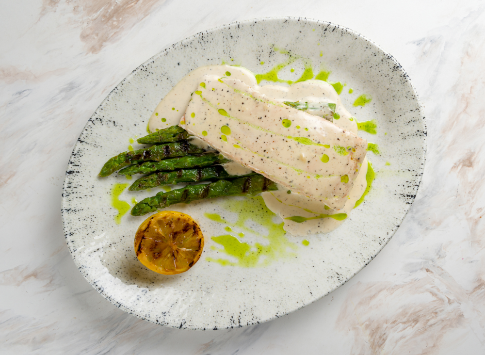 Лосось сувид со спаржей