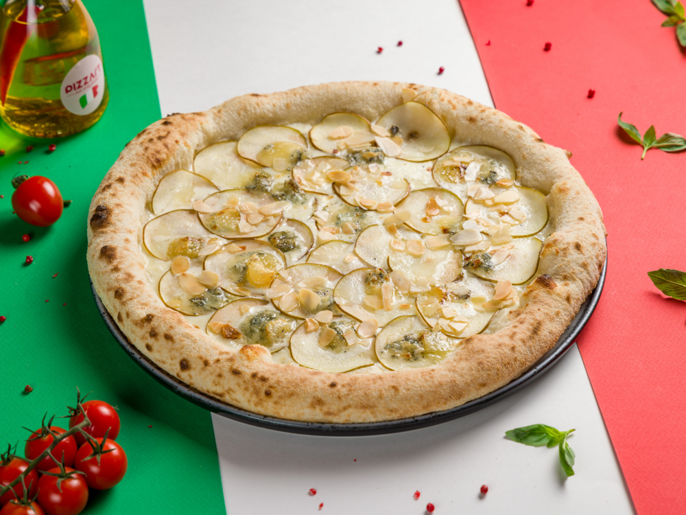 Пицца Горгонзола с орехами и грушей