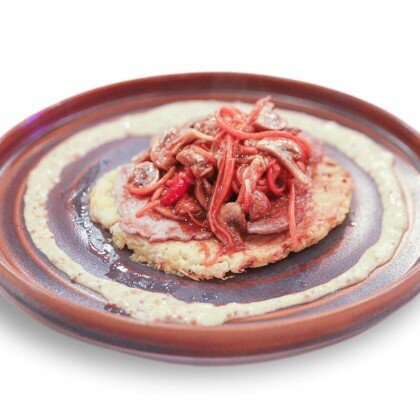 Стейк из свинины с тёплым овощным салатом