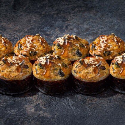 Запеченный ролл с мидиями и крабом