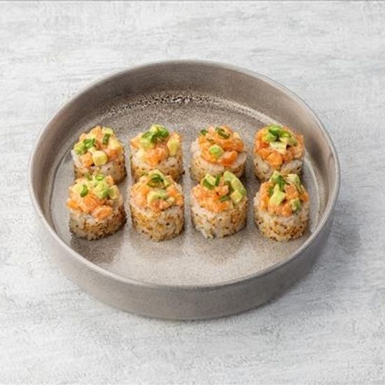 Ролл с лососем и авокадо