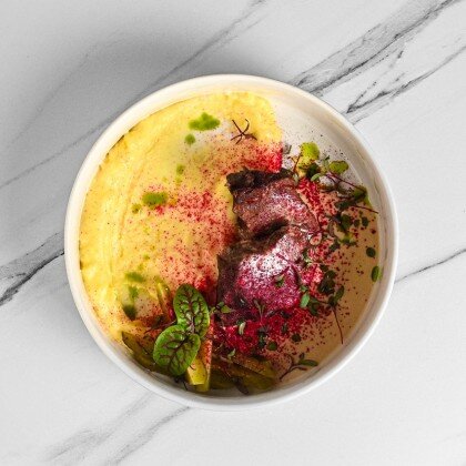 Говяжьи щёчки с картофельным пюре и соусом демиглас