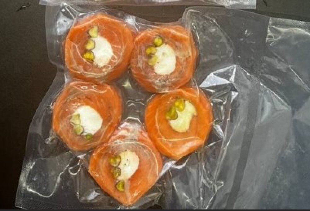 Рулет из форели с фисташками, кг