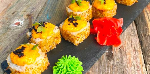 Ролл запеченный с лососем