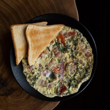 Яичница с бек./том