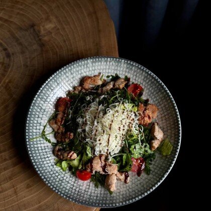 Зелёный салат с индейкой