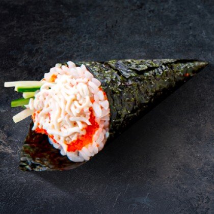 Ручной ролл со снежным крабом