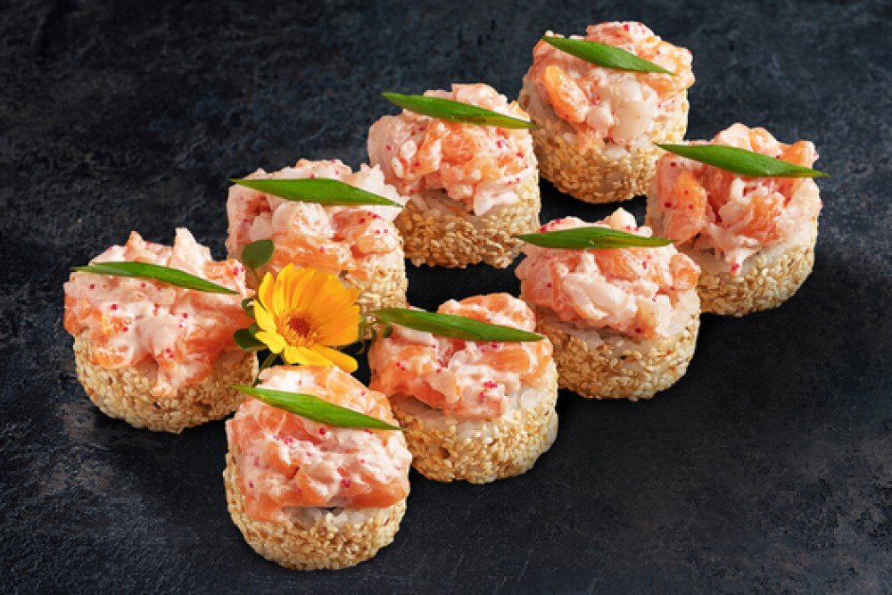 Ролл с лососем и креветкой