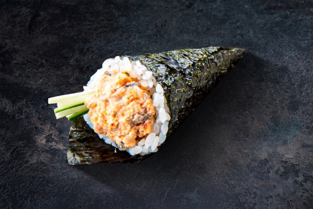 Ручной ролл с угрем