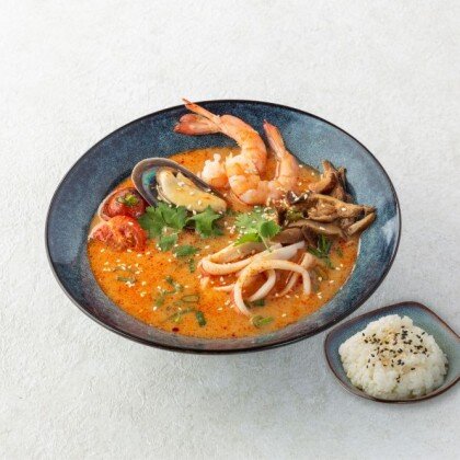 Том ям с морепродуктами