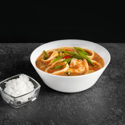 Том ям с морепродуктами