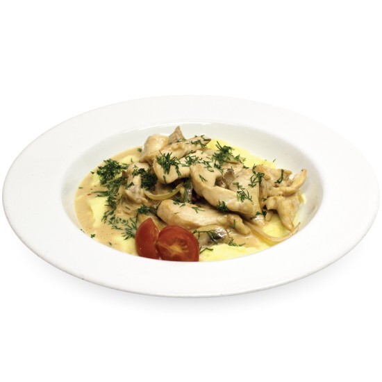 Бефстроганов из курицы с грибами с картофельным пюре