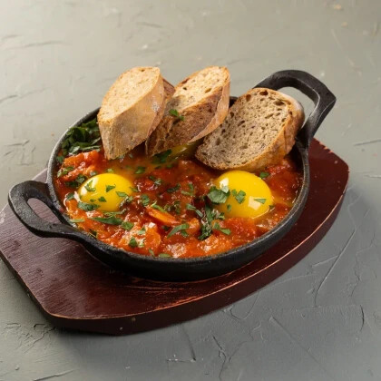 Шакшука из трех яиц