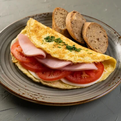Омлет с ветчиной и сыром моцарелла