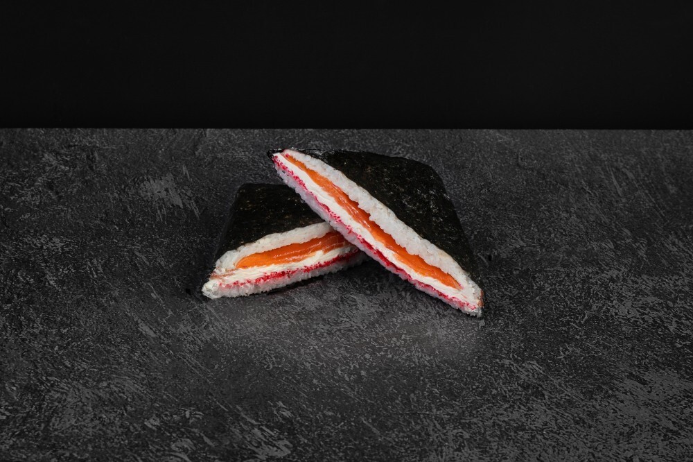 Сэндвич ролл с лососем