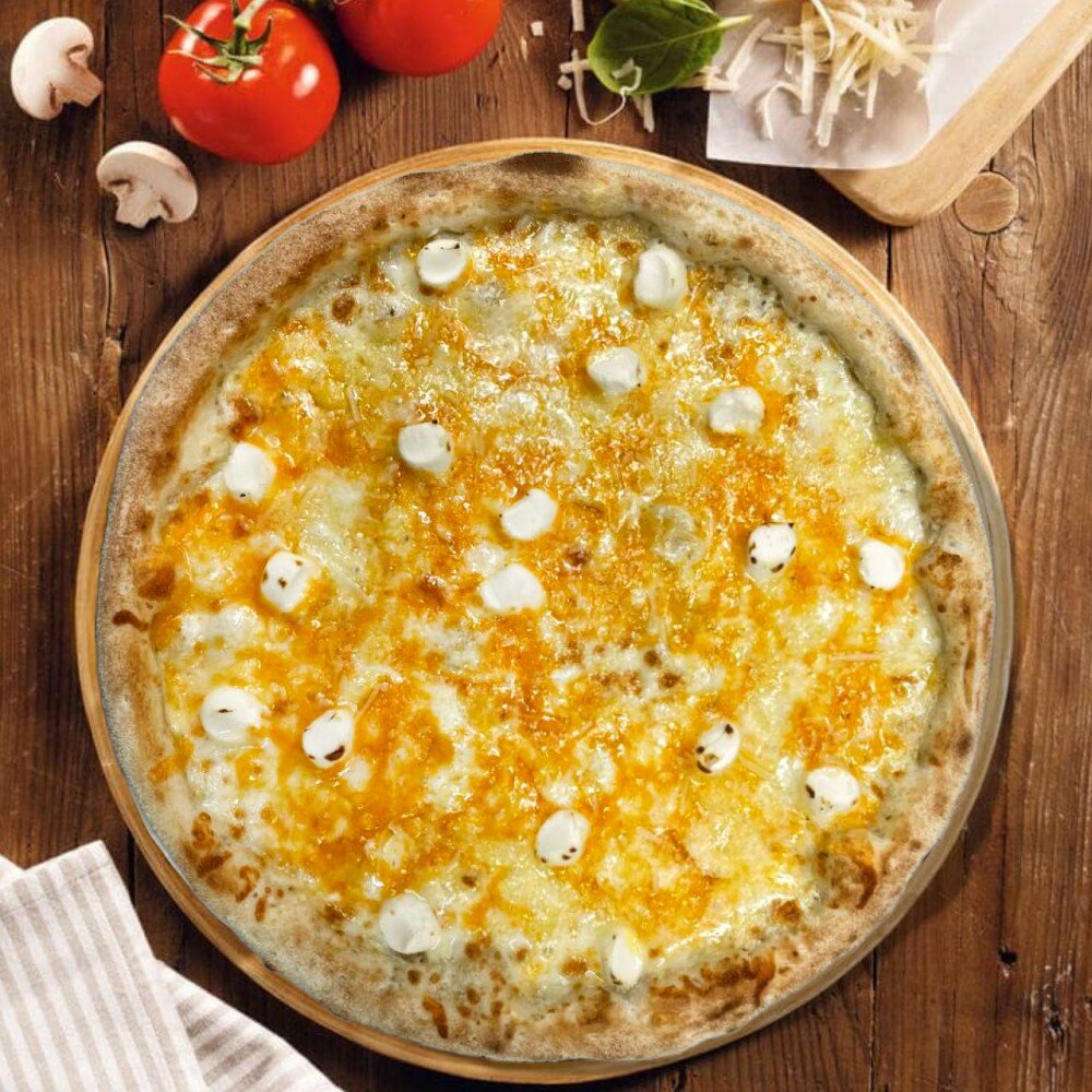 Пицца «Четыре сыра» на сливочном соусе